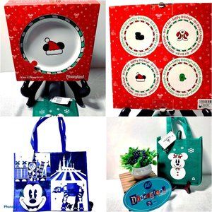 DISNEY Christmas Plates SET of 4 SANTA MICKEY with 3 BONUS Gifts Collectible NIB